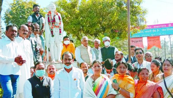 गांधी के विचार दुनिया में अभी जिंदा है- वोरा