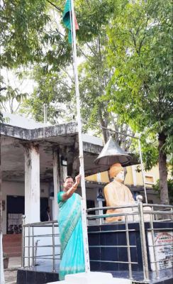 नेमीचंद जैन कॉलेज में ध्वजारोहण