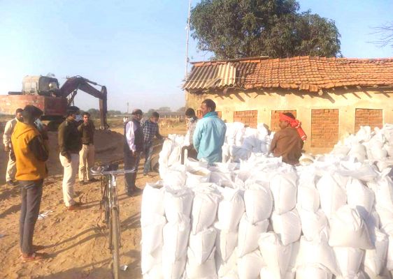 एसडीएम ने सरगी रेत खदान में मारा छापा, एक चैन माउंटेन जब्त