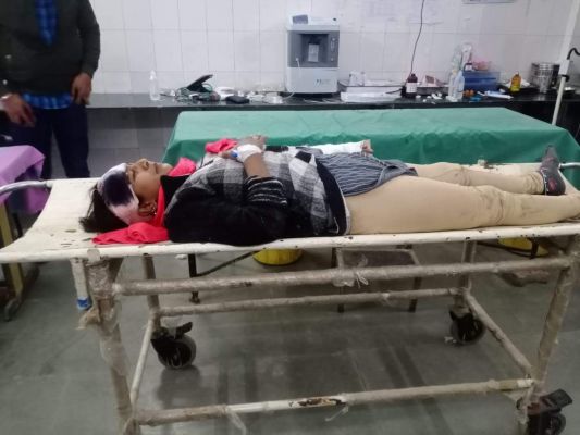 कार की ठोकर से शिक्षिका गंभीर