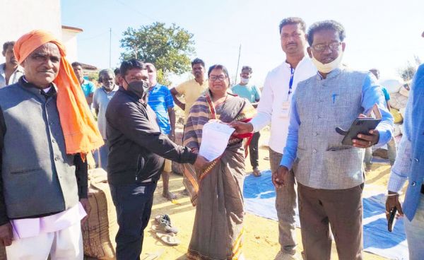 धान खरीदी की तारीख बढ़ाने और समितियों में खाद उपलब्ध कराने भाजपा का प्रदर्शन
