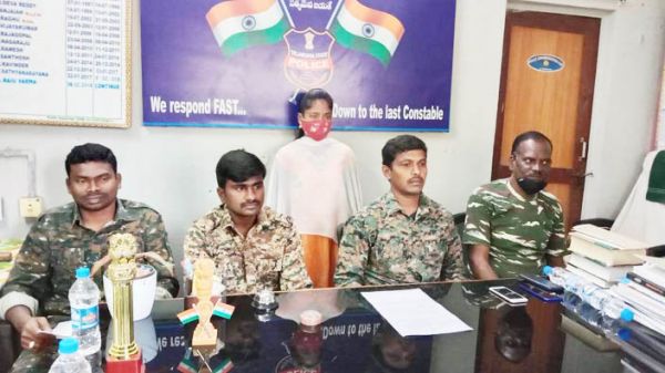 बीजापुर की महिला नक्सली का तेलंगाना में समर्पण