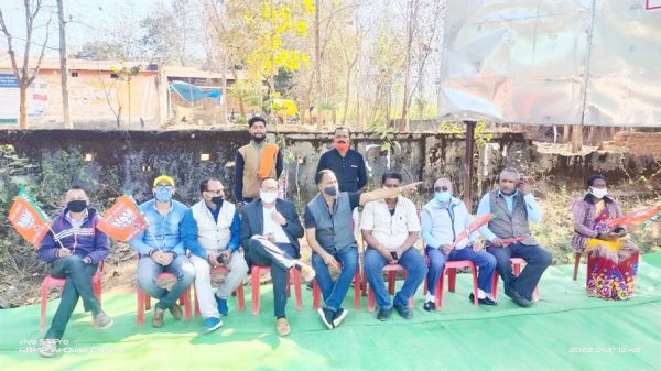 मांगों को ले भाजपाईयों ने दिया धरना