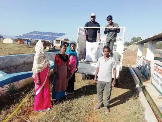 गोठानों से जुडक़र किसान हो रहे जैविक खेती की ओर अग्रसर