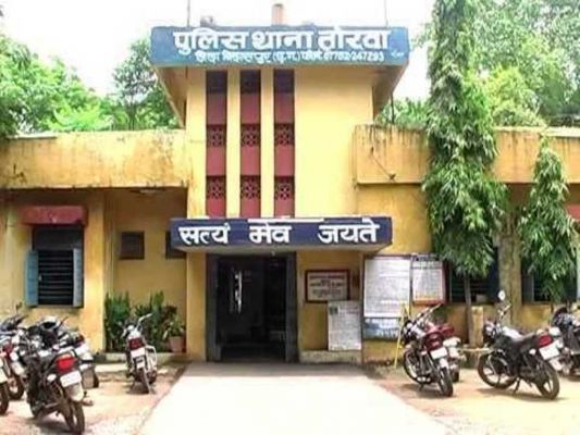 लूट का माल खरीदने वाले सराफा दुकानदार सहित आरोपी गिरफ्तार, 4 लाख के गहने भी बरामद