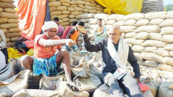 अनुमानित लक्ष्य से 10 हजार मीट्रिक  टन अधिक धान की खरीदी