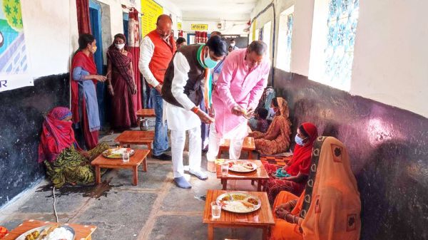 सुपोषण योजना, एनिमिक महिलाओं को मिलने लगा गरम भोजन
