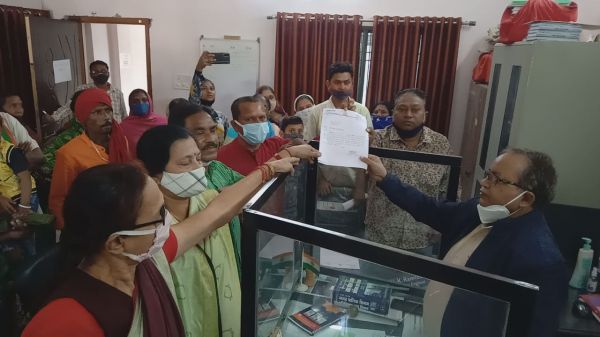 बरसों से बसे लखोली के बाशिंदें जमीन खाली करने की नोटिस से हड़बड़ाए