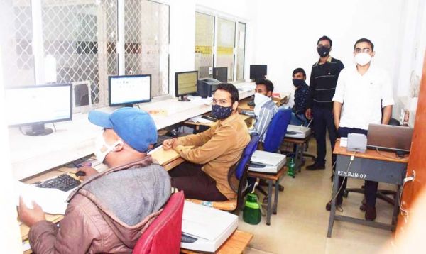 सरकारी दफ्तरों में 10 से साढ़े 5 तक कामकाज