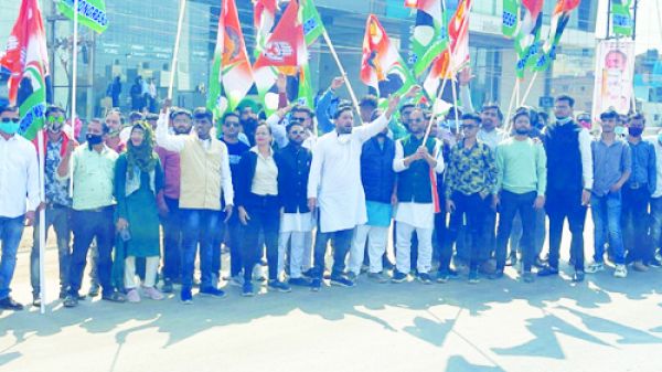 युवा कार्यकर्ताओं ने किया राहुल का स्वागत