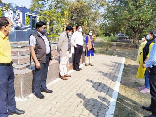 शासकीय कार्यालयों में 10 बजे प्रार्थना के साथ कामकाज हुआ प्रारंभ