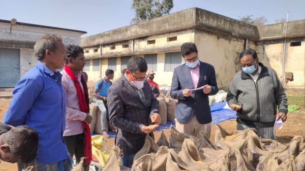 अंतिम समय तक बिना किसी परेशानी किसान समितियों में बेच रहे धान