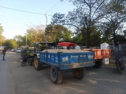 केलो, मांड व महानदी में रेत की तस्करी करते दो दर्जन से अधिक वाहन जब्त