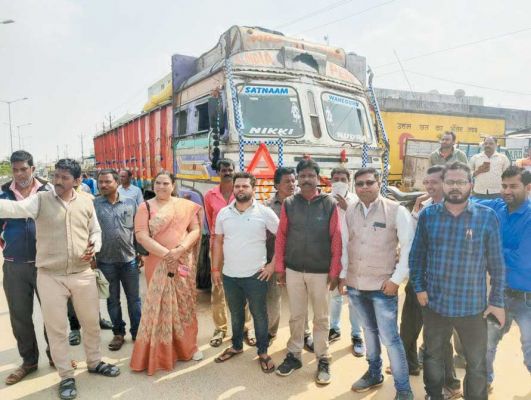  दुकानों में खाली कराने पहुंचा यूरिया कृषि सभापति की सक्रियता से वास्तविक कीमत पर किसानों के हवाले