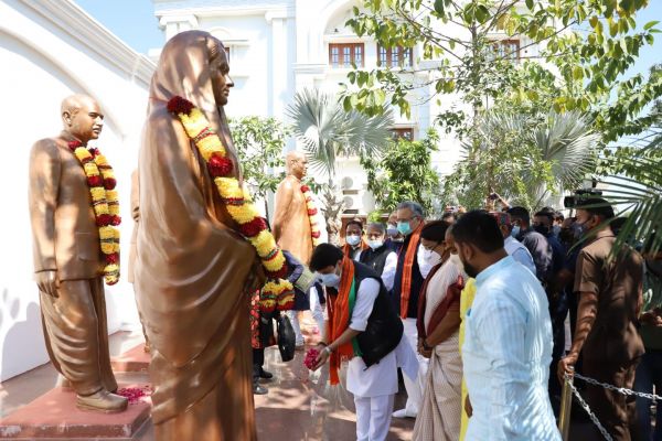सिंधिया का बघेल पर बड़ा हमला, प्रदेश में विमान सेवाओं के विस्तार के लिए सीएम रूचि नहीं ले रहे