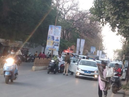 प्रदर्शन की आंच राजभवन तक, कानून व्यवस्था संभालने के मोर्चे पर अफसर फेल, आईजी-एसपी उतरे फिर एफआईआर