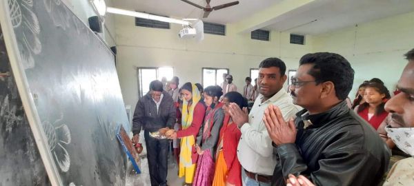 आत्मानंद स्कूल में सरस्वती पूजा