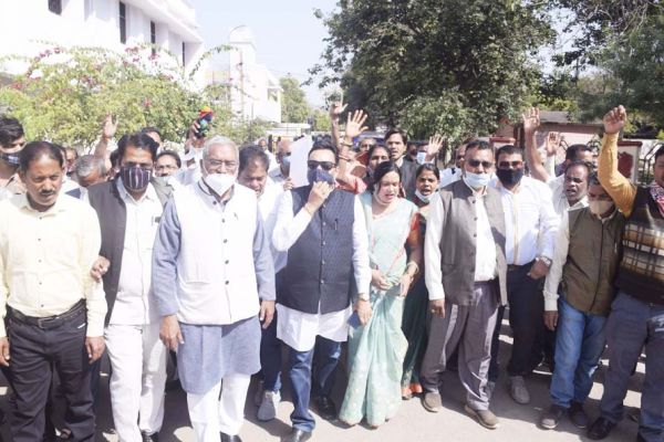  जिंदाबाद का नारा लगाते छन्नी साहू के पक्ष में उतरा समाज