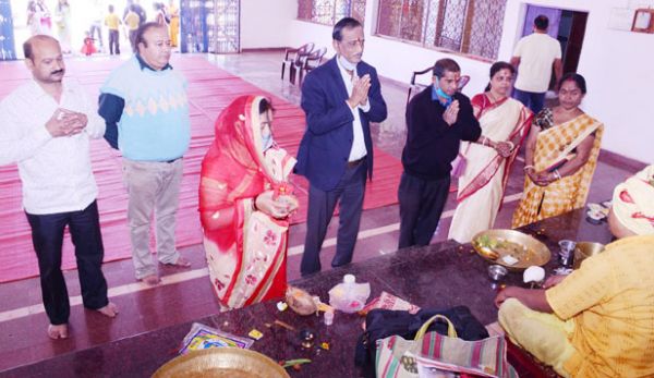 सरस्वती की पूजा-अर्चना, रविंद्र ग्रन्थगार का जीर्णोद्धार करने की घोषणा