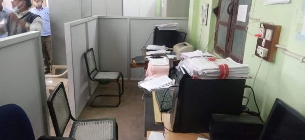 कलेक्टोरेट के कई विभागों में नदारद मिले कर्मी, नोटिस
