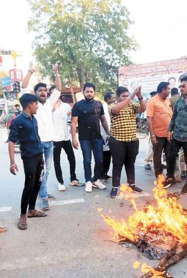 युवा कांग्रेस ने राजेश मूणत  किया पुतला दहन