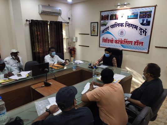 आयुक्त ने राजस्व, बाजार व लायसेंस विभाग के अधिकारी व कर्मचारियों की ली क्लास