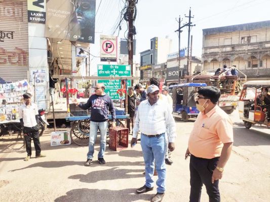 इंदिरा मार्केट से हटाया अतिक्रमण, दोबारा करने पर होगी सख्त कार्रवाई