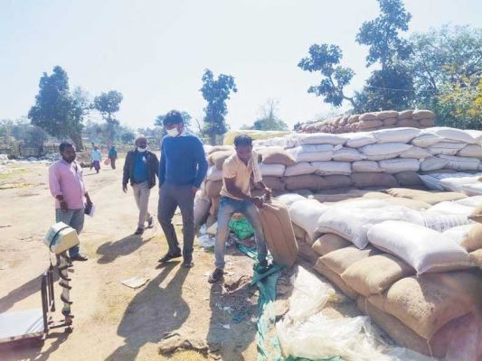 एसडीएम के मौखिक फरमान के चलते किसान का नहीं कटा टोकन, नहीं बेच पाया धान