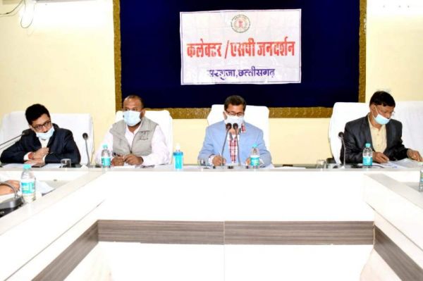 पांच दिवसीय कार्य प्रणाली का कड़ाई से पालन करें- कलेक्टर