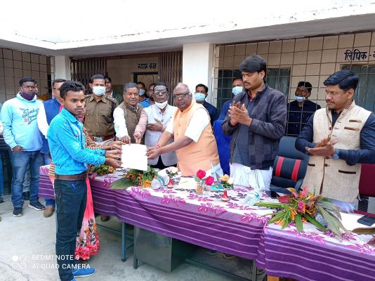 आलस्य त्यागकर मेहनत करें विद्यार्थी-चिंतामणि