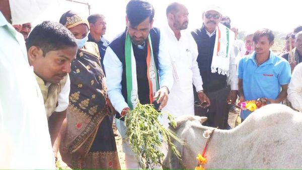 गौठान मेला में पहले ही दिन महिला स्व सहायता समूह ने बेचे 22 हजार से अधिक के उत्पाद