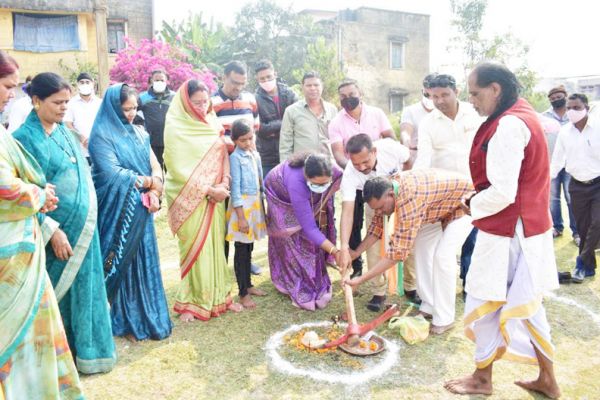 मेयर ने किया उद्यान-नाली निर्माण का भूमिपूजन