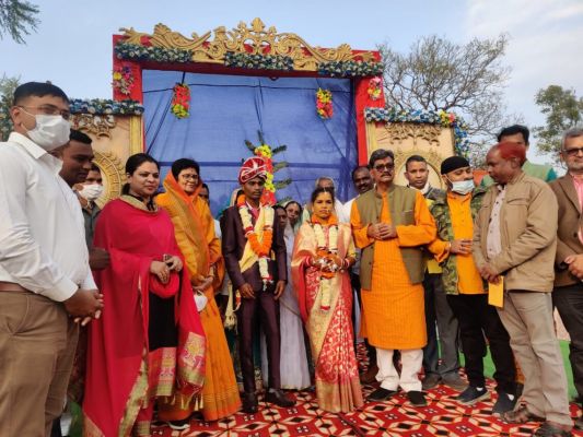 दत्तक बेटी सरस्वती को विदा किया महंत दंपत्ति ने