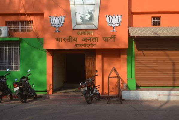 सांसद-विधायक एक माह का वेतन-पेंशन करेंगे जमा