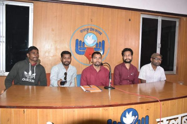 मांग पूरी होने पर आंदोलन खत्म करने तैयार बिजली कर्मी