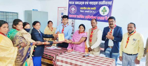 स्काउट गाइड का मुख्य चार स्तंभ है चरित्र, कौशल, उत्तरदायित्व एवं सेवा- सतीश