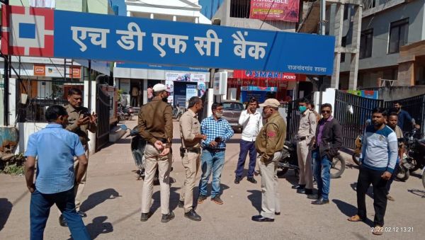 ट्रेफिक जवान से हाथापाई के आरोपी पकड़ाए