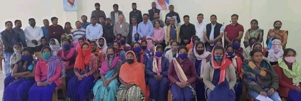 स्वच्छता बहनों का सम्मान कर विधायक अंबिका का मनाया जन्मदिन, बच्चों को बैग-कॉपी बांटे
