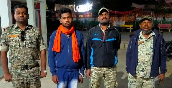 मदद का झांसा, एटीएम से डेढ़ लाख निकाले, आरोपी गिरफ्तार