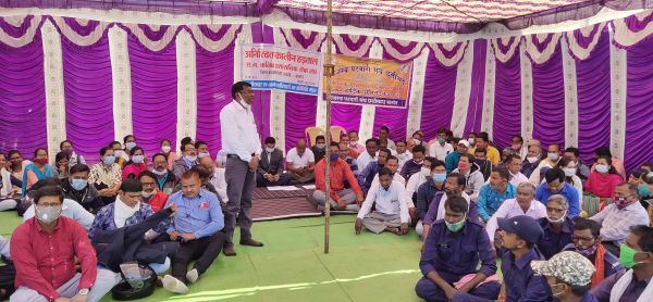 रायगढ़ तहसील कार्यालय में मारपीट, राजस्व अधिकारी-कर्मी धरने पर बैठे