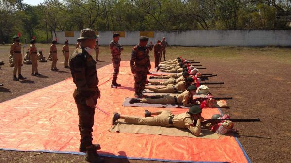 एनसीसी कैडेट्स ने सीखे फायरिंग के गुर