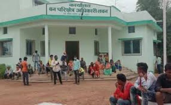 मजदूरी भुगतान नहीं, वन मुख्यालय का चक्कर लगा रहे मजदूर