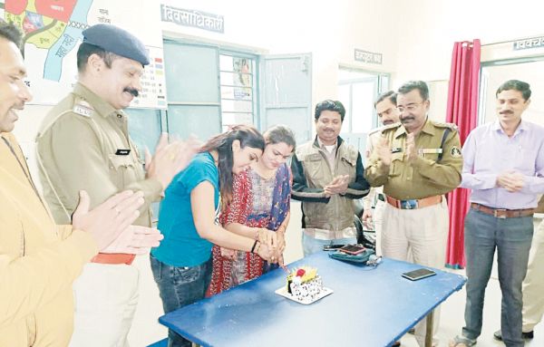  राष्ट्रीय महिला दिवस पर दो महिला पुलिस कर्मी सम्मानित