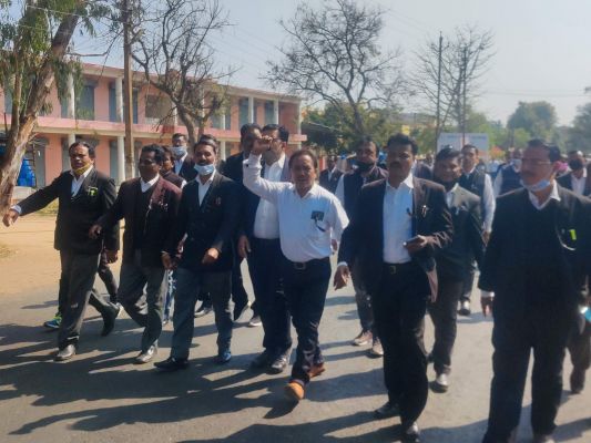 रायगढ़ मामला, वकीलों के खिलाफ दर्ज प्रकरण निरस्त करने कलेक्टर को ज्ञापन