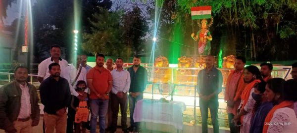 पुलवामा शहीदों को दी श्रद्धांजलि