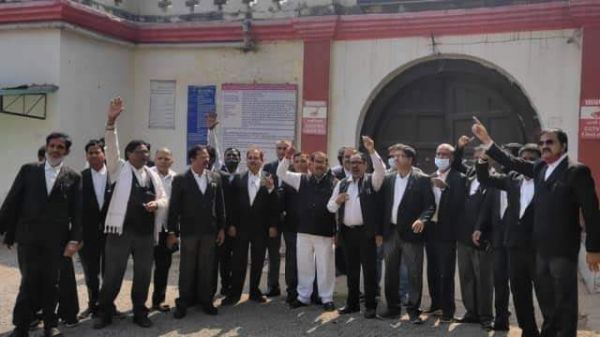 अधिवक्ता संघ का चुनाव स्थगित