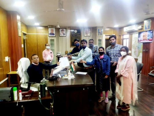 अनियमित कर्म. संघ ने मांगों को ले सौंपा ज्ञापन