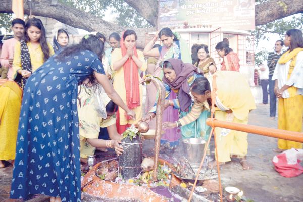 राजिम माघी पुन्नी मेला शुरू, त्रिवेणी संगम में स्नान-दीप दान