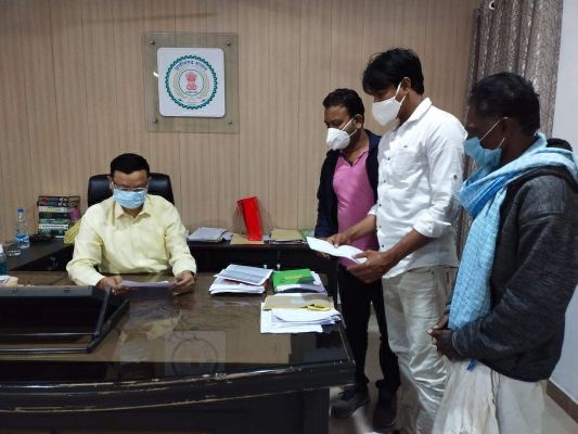 महापल्ली सरपंच के खिलाफ पंचों ने की वित्तीय अनियमितता की शिकायत