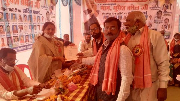 सम्मेलन में किसानों व सोसाइटी प्रबंधकों का सम्मान